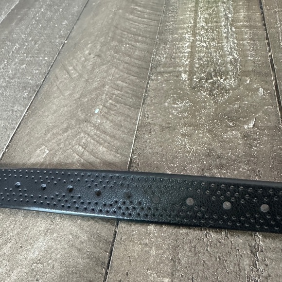 TARGET Black Thin Faux Leather Belt Hole Detailing Womans Size L Silver Buckle - Picture 7 of 7